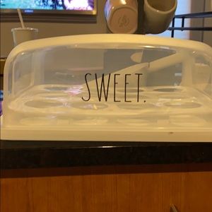 NWOT Rae Dunn cupcake holder/carrying case.